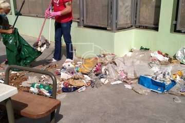 Jinámar coge la pala y la escoba/TA.